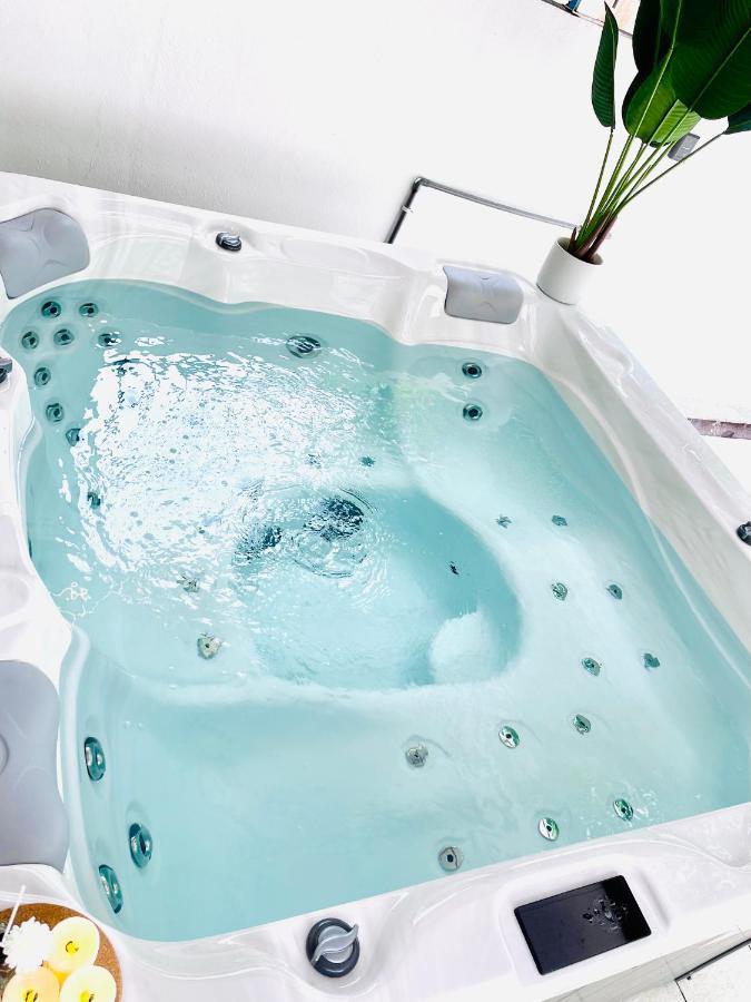 Qv Residence Langkawi - Jacuzzi, Bbq, & Steamboat Kuah Εξωτερικό φωτογραφία